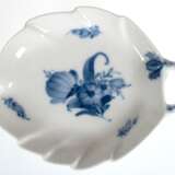 Blattschale, Royal Copenhagen, Blaue Blume, Nr. 8001, reliefierter Flechtrand, 18,5x14 cm - Foto 1