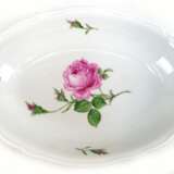 Meissen-Schale, oval, Rote Rose, Neuer Ausschnitt, Schwertermarke mit 4 Schleifstrichen, 5x26,5x18,5 cm - photo 1