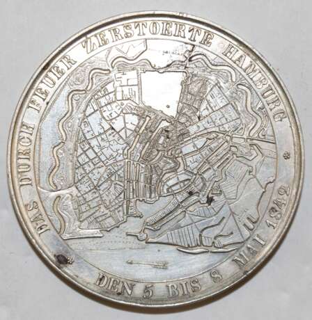 Silbermedaille, 1842, "Auf dem großen Brandt von Hamburg", sehr gute Erhaltung - photo 1