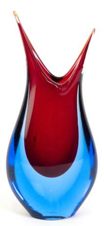 Murano-Vase, Sommerso, rot/blaues Glas, v-förmiger Rand, H. 17,5 cm - photo 1