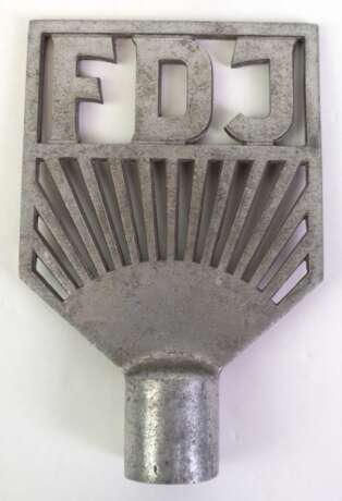 FDJ-Fahnenspitze, Aluminium, Gebrauchspuren, H. 18 cm - фото 1