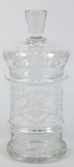 Bonboniere, farbloses Glas, umlaufender, mattgeschliffener Dekor, Deckel am Rand min. best., H. 27 cm