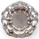 Schale, rund, 835er Silber, gewellter Rand horizontal gegliedert, 403 g, H. 5,5 cm, Dm. 28 cm - Foto 1