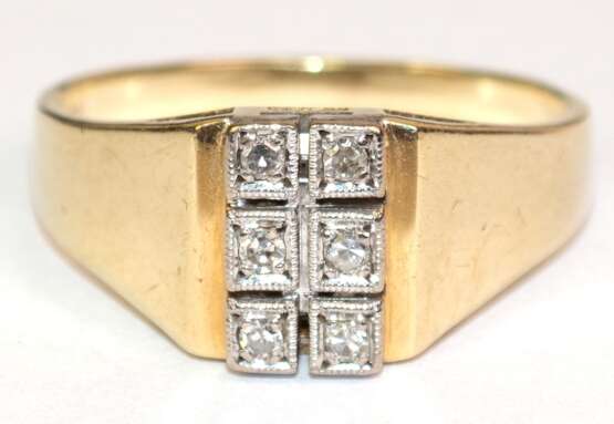 Ring, 585er GG/WG, besetzt mit 6 Brillanten von zus. ca. 0,09 ct., Ges.-Gew. 3,17 g, RG 57 - photo 1