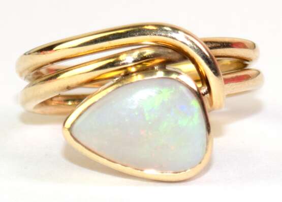 Opal-Ring, 585er GG, geteilte Ringschiene, Opal in dreieckiger Zargenfassung, Ges.-Gew. 7 g, RG 56 - photo 1