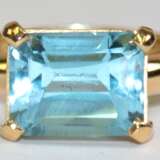 Ring, 750er GG, besetzt mit 1 Blautopas im Baguetteschliff, Ges.-Gew. 2,9 g, RG 52 - photo 1