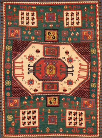 A KARACHOPF KAZAK RUG - photo 2