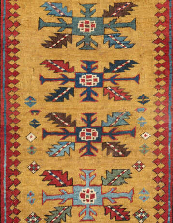 A LONG KAZAK RUG - Foto 2