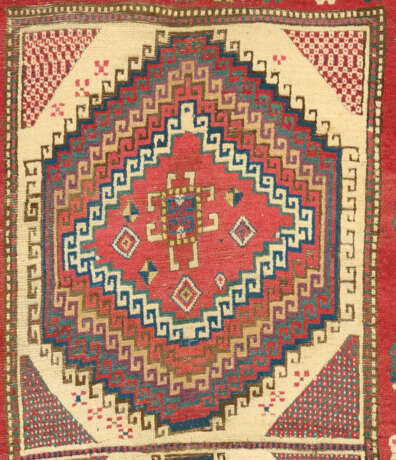 A SOUTH CAUCASIAN RUG - Foto 2