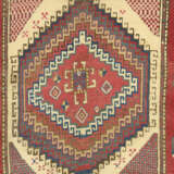 A SOUTH CAUCASIAN RUG - Foto 2