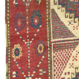 A SOUTH CAUCASIAN RUG - Foto 3