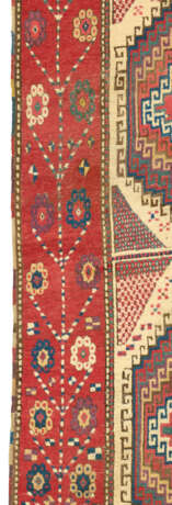 A SOUTH CAUCASIAN RUG - Foto 3