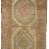 A SOUTH CAUCASIAN RUG - Foto 5