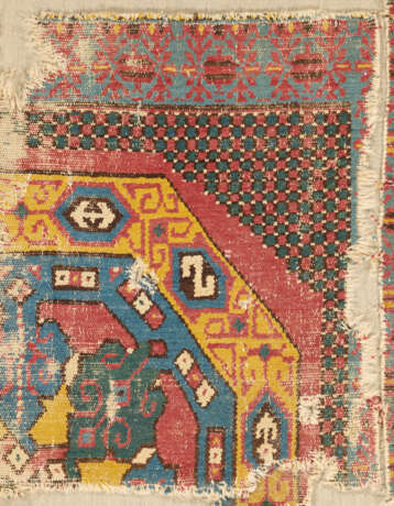 A RARE HISPANO-MORESQUE CARPET FRAGMENT - фото 2