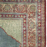 A SILK TABRIZ PRAYER RUG - Foto 3