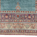 A SILK TABRIZ PRAYER RUG - Foto 4