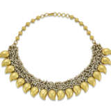 A GOLD BOTEH NECKLACE (MANGA MALAI) WITH SEED PEARLS - фото 1