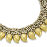 A GOLD BOTEH NECKLACE (MANGA MALAI) WITH SEED PEARLS - фото 2