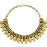 A GOLD BOTEH NECKLACE (MANGA MALAI) WITH SEED PEARLS - фото 3