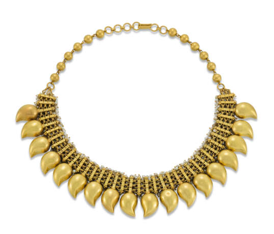 A GOLD BOTEH NECKLACE (MANGA MALAI) WITH SEED PEARLS - фото 3