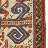 A SOUTH CAUCASIAN RUG - Foto 3