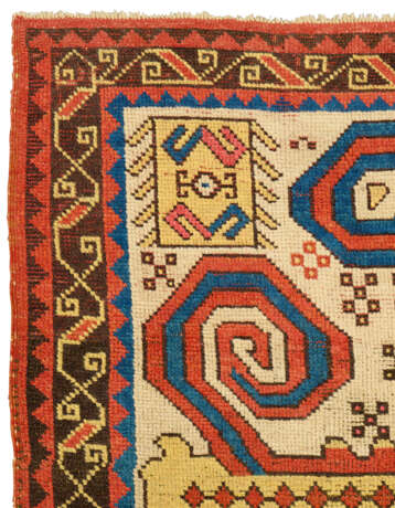 A SOUTH CAUCASIAN RUG - Foto 4