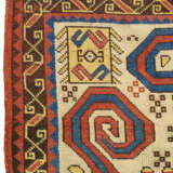 A SOUTH CAUCASIAN RUG - Foto 4