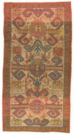 A SOUTH CAUCASIAN RUG - Foto 5