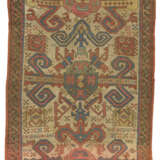 A SOUTH CAUCASIAN RUG - Foto 5