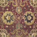 A SAFAVID ISFAHAN RUG - Foto 2