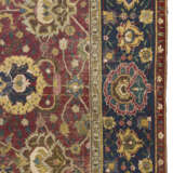 A SAFAVID ISFAHAN RUG - Foto 3