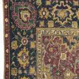 A SAFAVID ISFAHAN RUG - Foto 4