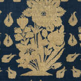 A SILK AND METAL-THREAD BROCADE PANEL - Foto 2