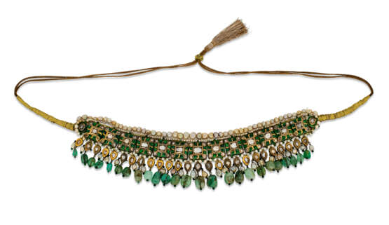 A DIAMOND-SET ENAMELLED GOLD CHOKER - фото 1