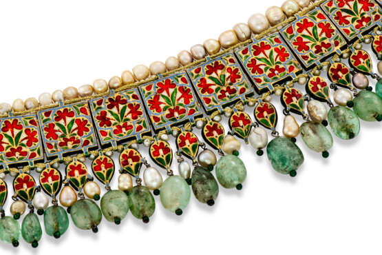 A DIAMOND-SET ENAMELLED GOLD CHOKER - фото 4