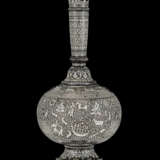 AN EXCEPTIONAL SILVER-INLAID BIDRI FLASK (SURAHI) - фото 1