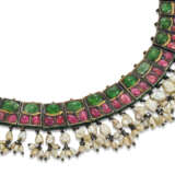 A GEM-SET ENAMELLED GOLD NECKLACE - фото 2