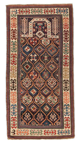 AN AKSTAFA PRAYER RUG - Foto 1