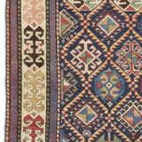 AN AKSTAFA PRAYER RUG - Foto 3