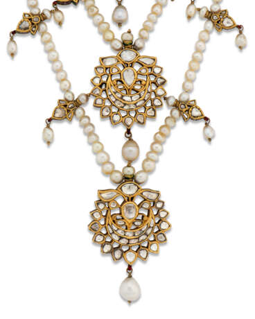 A REVERSIBLE FIVE-ROW DIAMOND-SET PEARL NECKLACE - фото 4