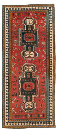 A SHIRVAN LONG RUG - Foto 1