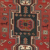 A SHIRVAN LONG RUG - Foto 2