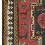 A SHIRVAN LONG RUG - Foto 4