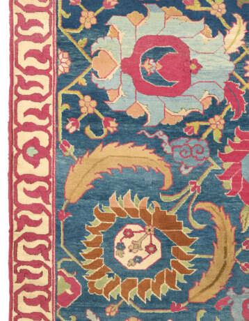 AN AGRA RUG - Foto 3