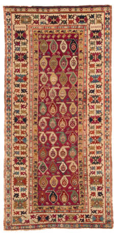 A KARABAGH LONG RUG - Foto 1