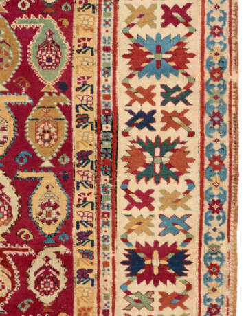 A KARABAGH LONG RUG - Foto 3