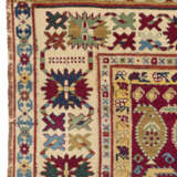 A KARABAGH LONG RUG - Foto 4