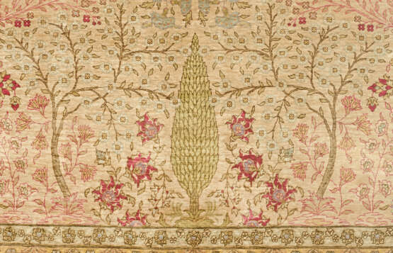 A SILK HEREKE CARPET - photo 3