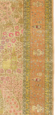 A SILK HEREKE CARPET - photo 4