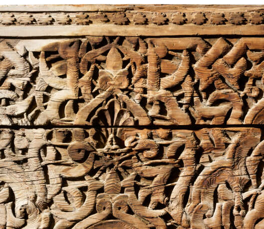 AN IMPORTANT CARVED WOODEN FRIEZE - фото 4